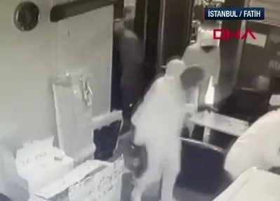 İş hanına girip para dolu kasayı çaldılar!