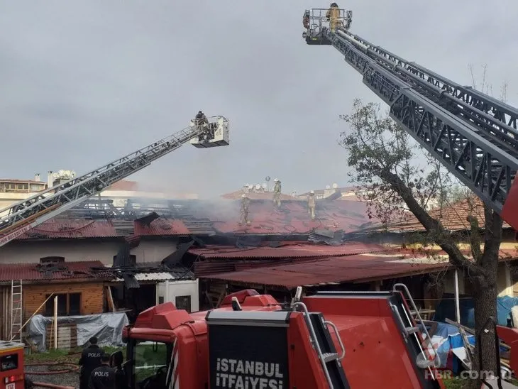 Üsküdar’daki tarihi köşkte yangın: Alevlere teslim oldu