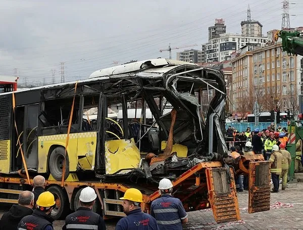 Son dakika | İstanbul'da tramvay kazası: İstanbul Valisi Ali Yerlikaya son durumu açıkladı: 33 kişi yaralandı! İETT şoförü o anları anlattı - 9
