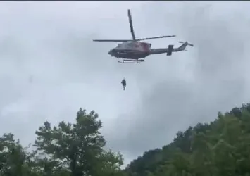 Şile'de şiddetli yağış sonrası sel felaketi: Mahsur kalan 2 kişi helikopterle kurtarıldı! O anlar kameraya böyle yansıdı...