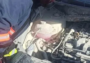 Van'da seyir halindeki otomobil yandı