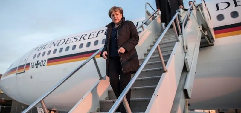 Merkel'in uçağı acil iniş yaptı