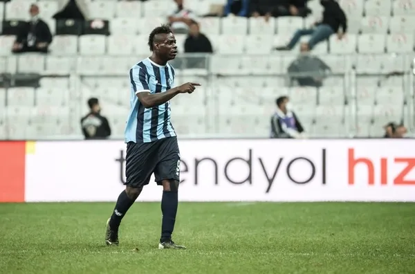 Beşiktaş - Adana Demirspor maçına damga vuran an! Balotelli Sergen Yalçın’ın yıllar önce beyinsiz söylemini unutmadı! İşte o hareket...