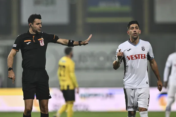 trabzonsporun-yildizi-aslana-imzayi-atiyor-galatasaraydan-besiktasa-tarihi-transfer-calimi-1705347062048.jpg Trabzonspor'un yıldızı Aslan'a imzayı atıyor! Galatasaray'dan Beşiktaş'a tarihi transfer çalımı... - 3