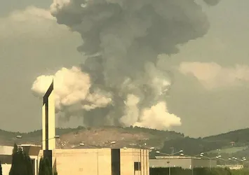 Havai fişek fabrikasındaki patlamayla ilgili Kızılay Başkanı Kınık'tan önemli uyarı: Evlerinize girip camları kapatın