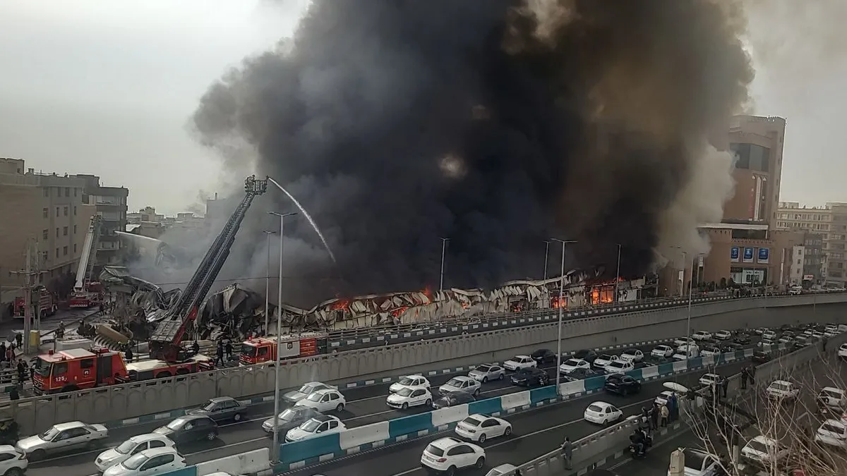 Tahran'da panik anları: Cennetabad semt pazarında büyük yangın