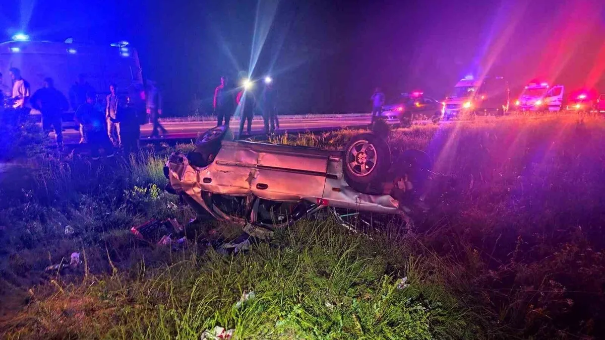 Afyonkarahisar'da şarampole devrilen otomobildeki 7 kişi yaralandı