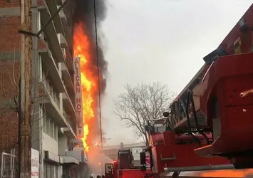 İzmir'de otel yangını