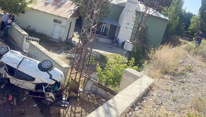 1720337133083.jpg Erzurum'da bir aile yok oldu! Otomobil 5 metre yüksekten düştü! Çok sayıda ölü ve yaralı var... - 2