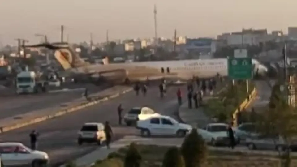 İran’da yolcu uçağı şehir merkezine indi