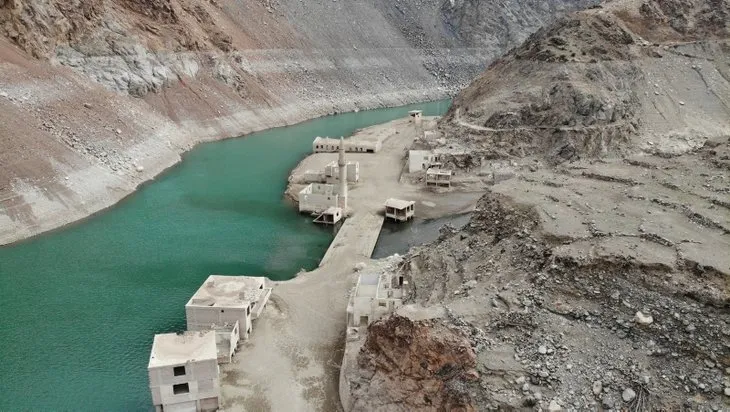 Artvin'de baraj suları çekilince tarihi köy yeniden ortaya çıktı