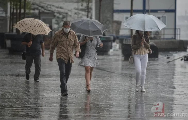 İstanbullular sağanak yağmura yakalandı