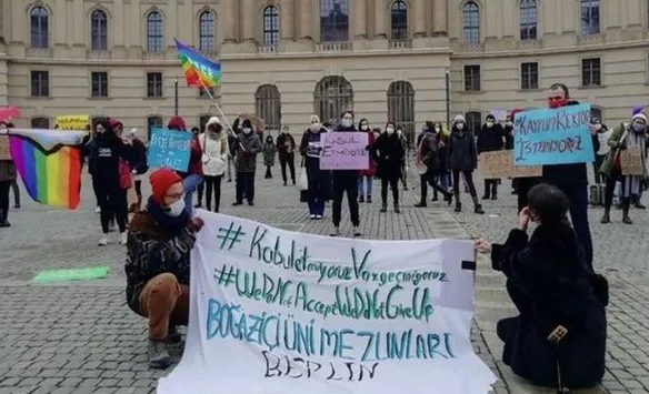 Almanya PKK'dan sonra LGBT'nin mitingini de sadece seyretti - 3
