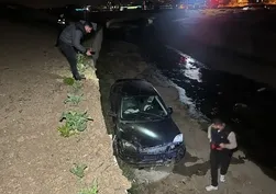 Tekirdağ’da kontrolden çıkan otomobil dereye uçtu