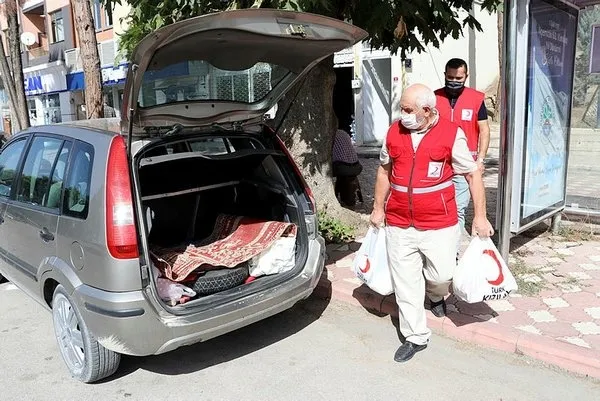 Kızılay'ın çocukken yaptığı yardımdan duyduğu minnet borcunu ödemek için 45 yıldır gönüllü olarak çalışıyor - 2