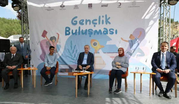 Başkan Erdoğan Adıyaman'da depremzede gençlere seslendi: Büyük Türkiye'yi birlikte inşa edeceğiz - 9