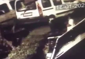 İstanbul'da kardan adam hırsızlığı kameraya yansıdı