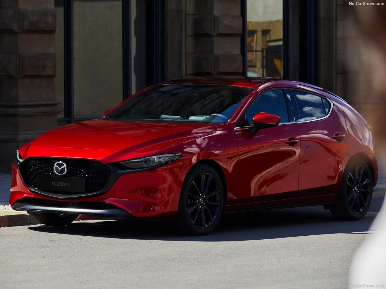 2019 Mazda 3 sedan ve Mazda 3 hatchback Los Angeles Otomobil Fuarı'nda tanıtıldı