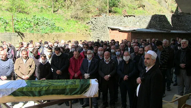 Artvin'de asansör kapısına sıkışan kadın öldü - 1