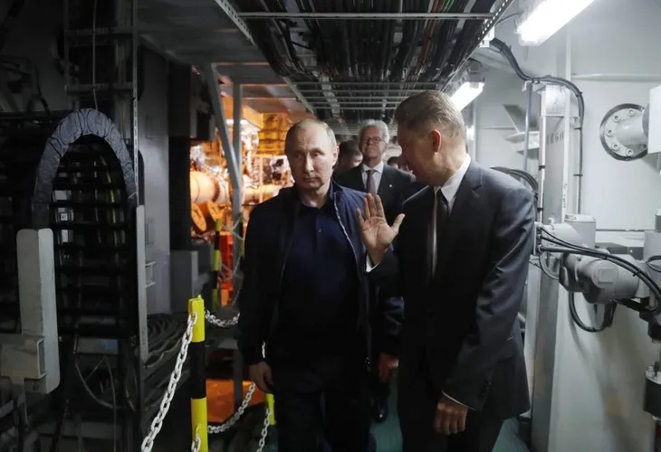 Putin, Türk Akımı boru hattının parçalarının birleştirilmesini izledi