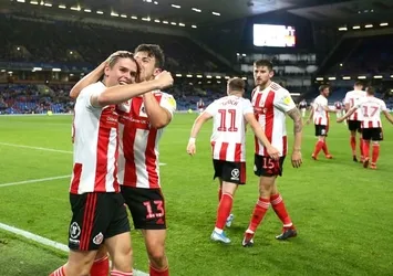 Sunderland oyuncularını ücretsiz izne gönderdi