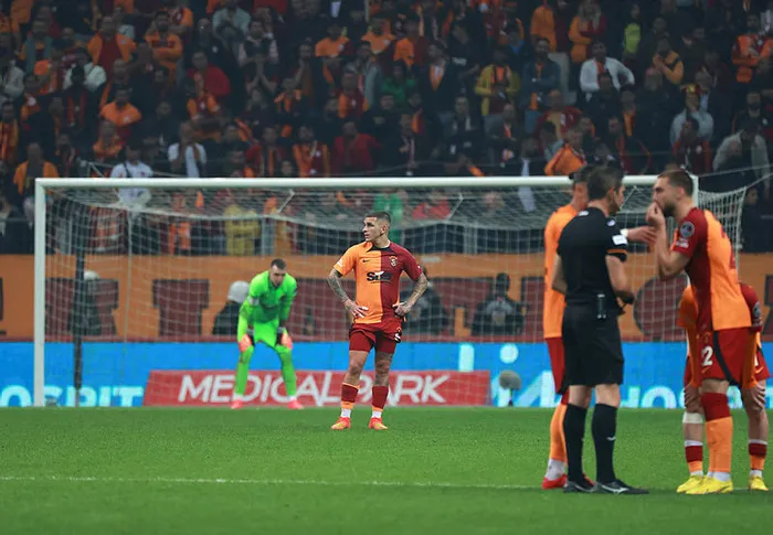 galatasaray-kulubu-baskani-dursun-ozbekten-tffye-ali-palabiyik-tepkisi-biter-mi-1666563746523.jpg Galatasaray Kulübü Başkanı Dursun Özbek'ten TFF'ye Ali Palabıyık tepkisi: Biter mi? - 2