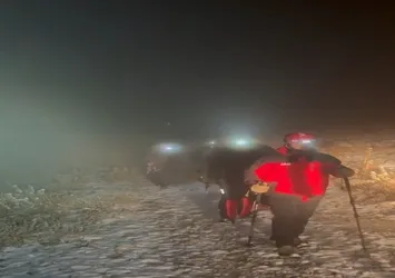 Niğde'de kar yağdı: 4 dağcı mahsur kaldı