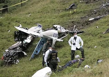 Kolombiya'da kargo uçağı düştü: 5 ölü