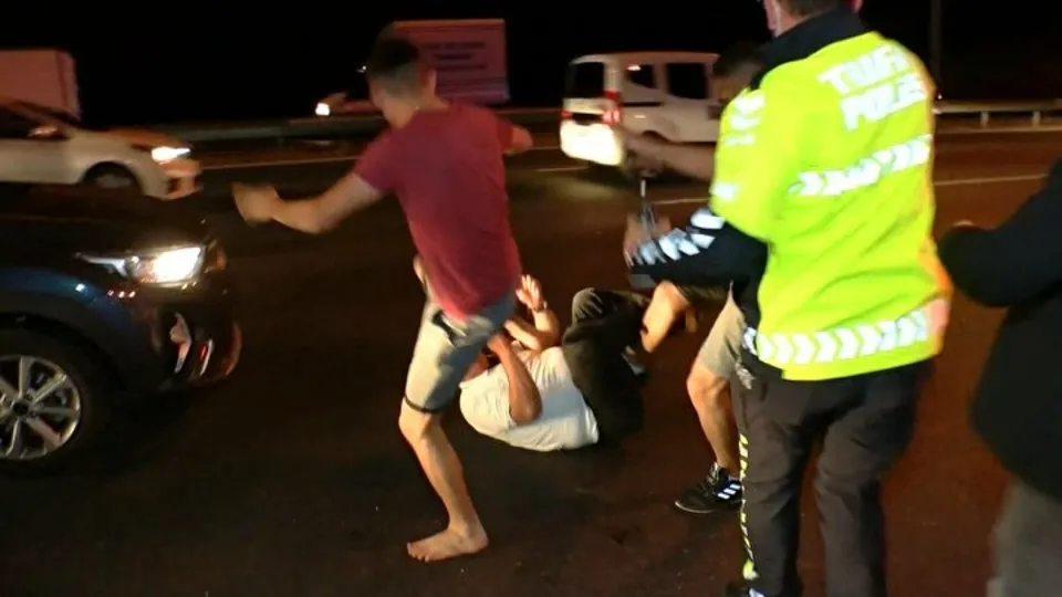 Ümraniye'de alkollü sürücüye dayak! Kazada 3'ü bebek 6 kişi yaralandı