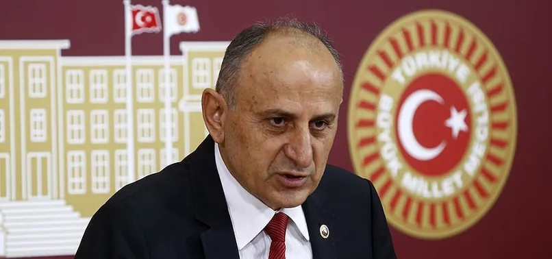 Islak imza kumpası: Gözaltına alınan şüphelilerden 13'ü tutuklandı