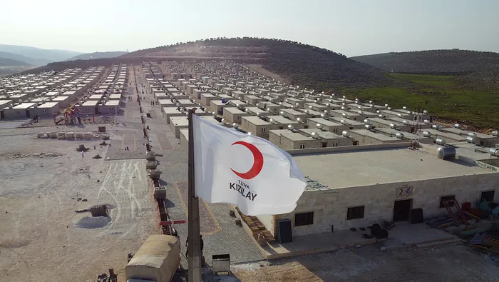 Türk Kızılay’dan İdlib’te çadırda yaşayan Suriyelilere briket ev | Başkan Erdoğan’ın talimatı yerine getirildi