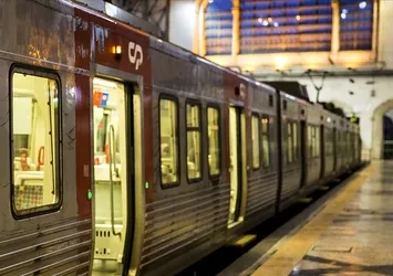 Avrupa'da grev dalgası büyüyor! Portekiz'de demir yolu çalışanları iş bıraktı