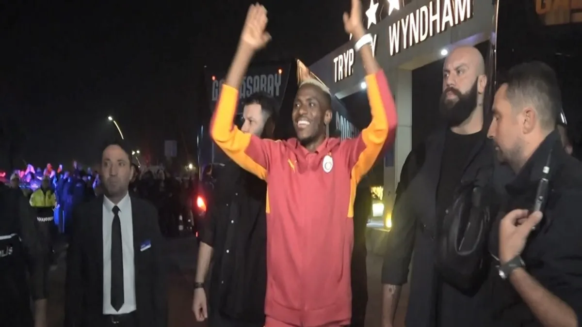 Galatasaray Kocaeli’de meşale ve tezahüratlar eşliğinde karşılandı