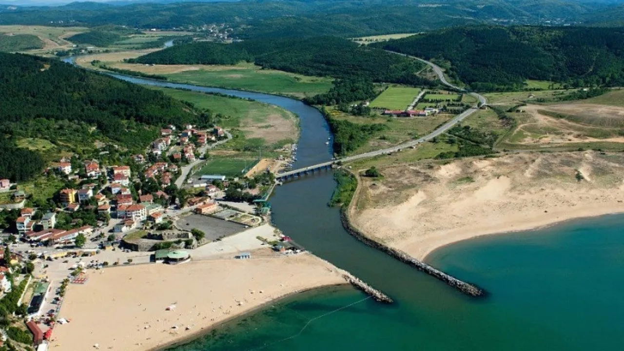 Ekrem İmamoğlu Riva'yı bataklığa çevirdi! Zehir akıtıyorlar