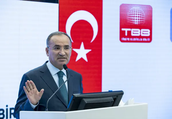 Adalet Bakanı Bekir Bozdağ’dan NATO’da İsveç ve Finlandiya vetosuna ilişkin flaş açıklama: Türkiye doğru bir tutum takınmıştır