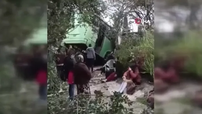 Meksika’da toplu taşıma otobüsü şarampole yuvarlandı: 31 kişi yaralandı - 3