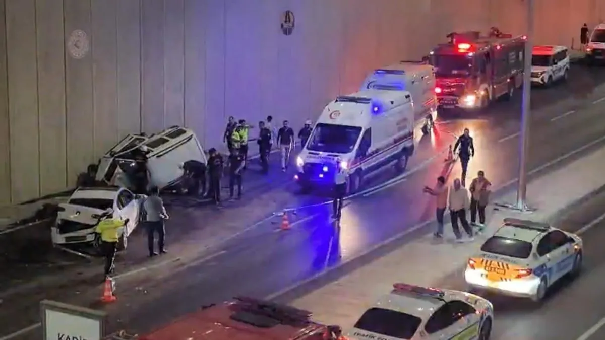 Şanlıurfa'da feci kaza! 3 araç birbirine girdi: 1'i ağır 5 yaralı