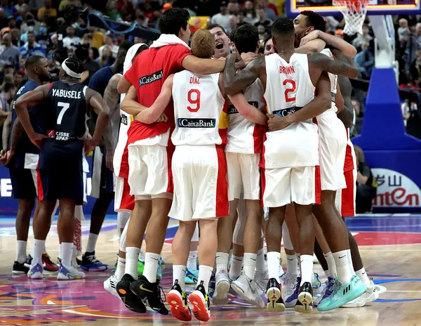 2022-avrupa-basketbol-sampiyonu-fransayi-deviren-ispanya-oldu-1663533458908.jpg 2022 Avrupa Basketbol Şampiyonu Fransa'yı deviren İspanya oldu - 1