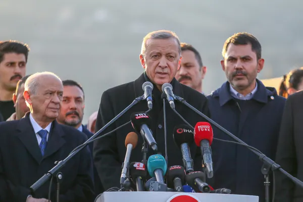 1677215312917.jpg Başkan Recep Tayyip Erdoğan'dan kurmaylarına talimat! Yeniden yapılandırmanın sloganı şekillendi | Müteahhitlere yeni belge: O dönem bitiyor - 4