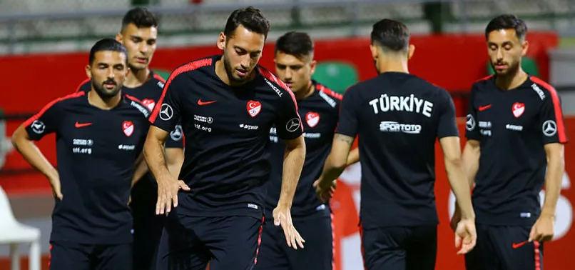 Hakan Çalhanoğlu'ndan kötü haber