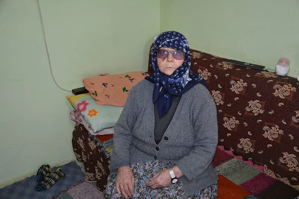 yuregi-guzel-fatma-nine-depremzedelere-konteyner-ev-bagislamak-icin-tarlasini-satti-1677836433649.jpg Yüreği güzel Fatma nine! Depremzedelere konteyner ev bağışlamak için tarlasını sattı - 1