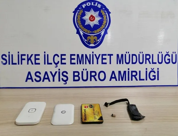 ehliyet-sinavinda-akilalmaz-kopya-yontemi-pes-dedirten-duzenek-1635162018376.jpg Ehliyet sınavında akılalmaz kopya yöntemi! Pes dedirten düzenek - 3