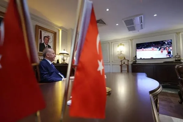 12 Dev Adam İzlanda’yı devirdi | Başkan Erdoğan maçı televizyondan takip etti