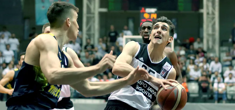 Dev derbide olay! Hakemler soyunma odasına gitti