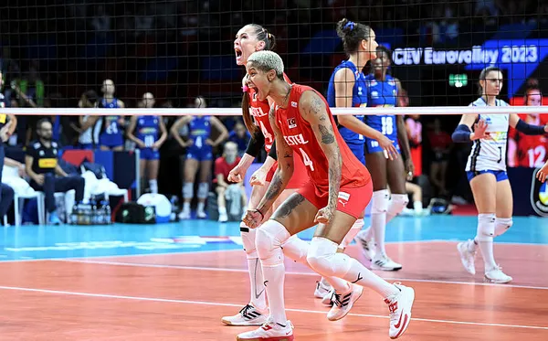 CHP yandaşı Özlem Gürses’ten final maçı öncesi Taksim provokasyonu! Valilikten yalanlama geldi