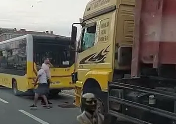 Büyükçekmece'de kamyon İETT otobüsüne çarptı: 9 yaralı
