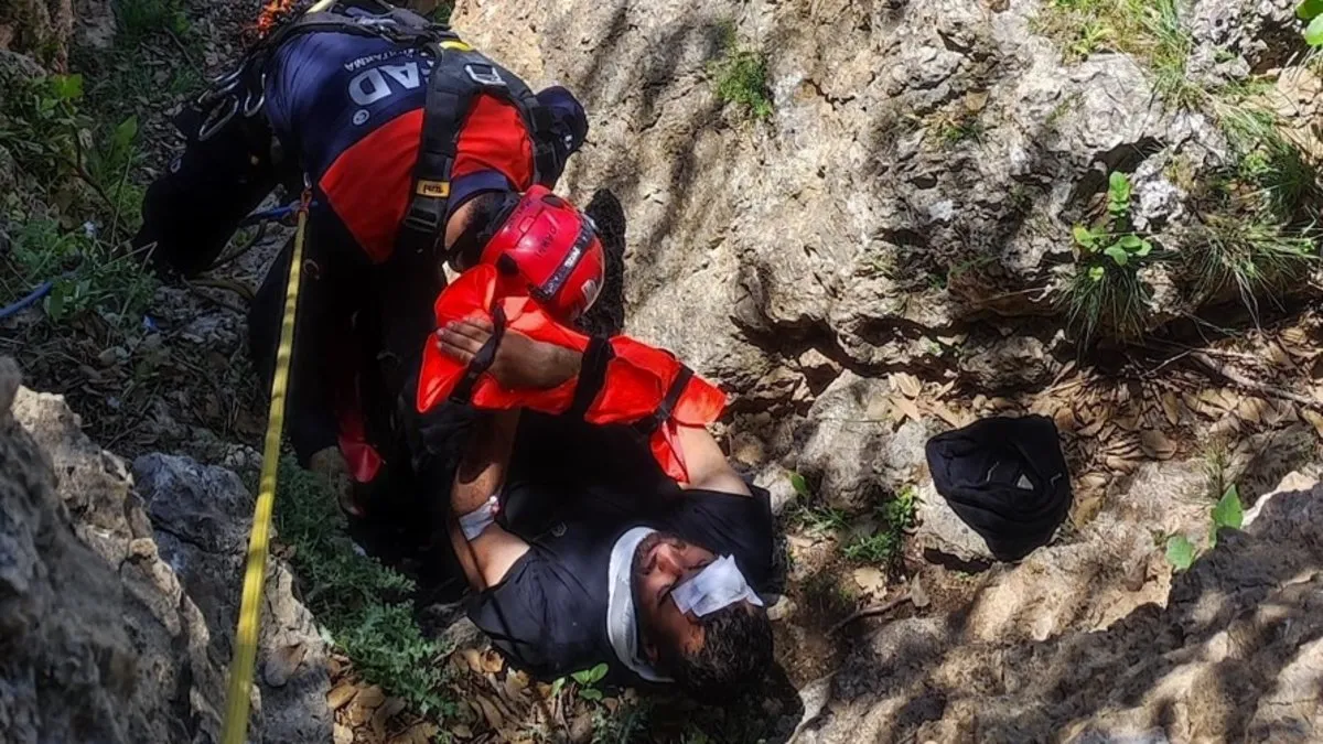 Mardin de kayalıklardan düşüp yaralandı