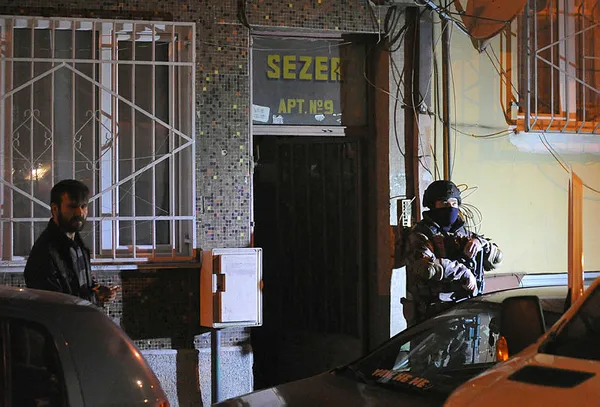 İnterpol tarafından kırmızı bültenle aranan DEAŞ'lı kadın şüpheli yakalandı - 1