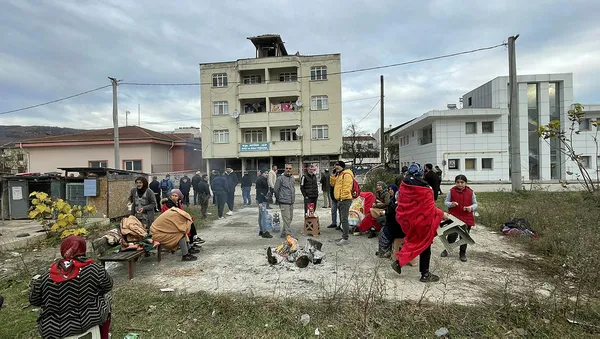 Düzce depremi İstanbul depremini de tetikler mi? Kritik veri ilk 48 saat! Uzman isim uyardı: Hendek ve Gölcük arasında sıkışma var