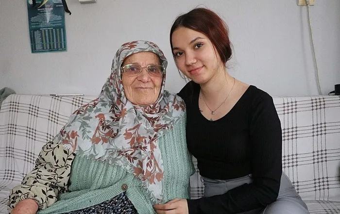 1743752286376.jpeg Asiye Kaytan ve torunu Asiye Vural (DHA)